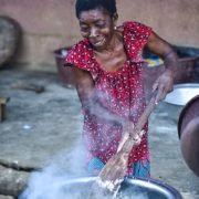 Côte d'Ivoire - attiéké - femme - manioc
