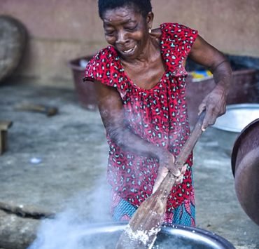 Côte d'Ivoire - attiéké - femme - manioc
