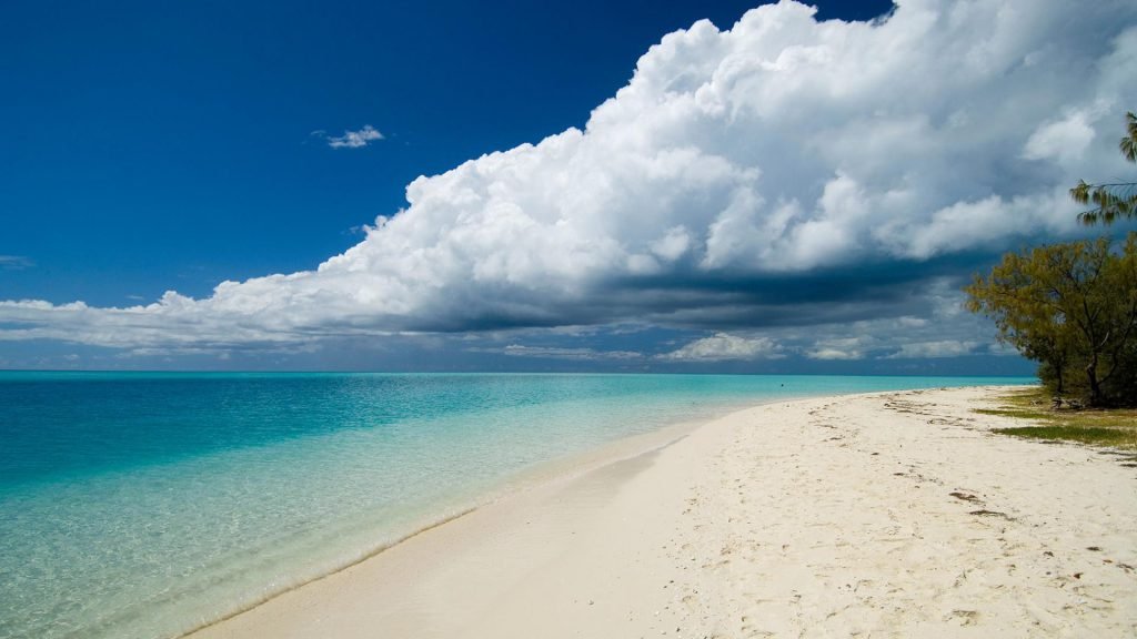 Nouvelle-Calédonie Nouméa île des Pins plage de sable fin