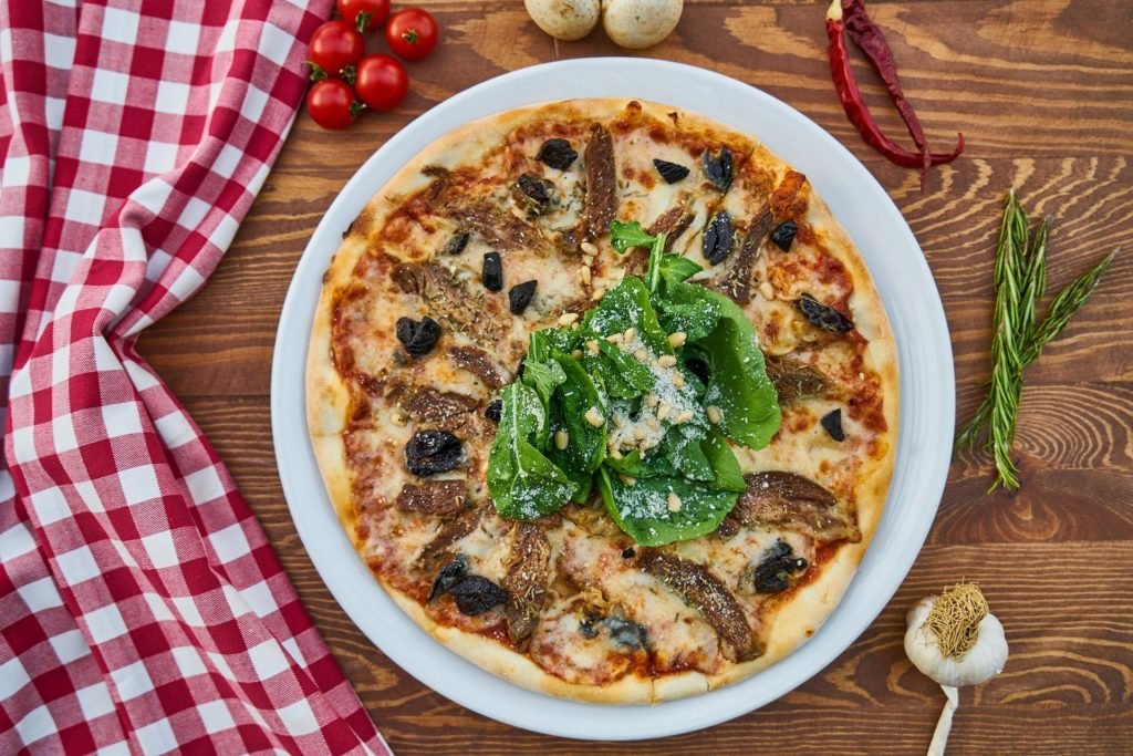 pizza-cuisine-italienne-sauce tomate- parmesan