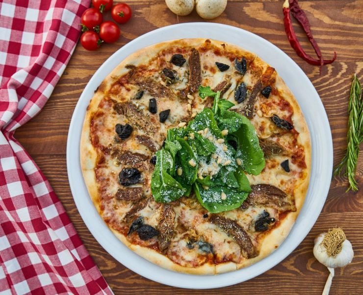 pizza-cuisine-italienne-sauce tomate- parmesan