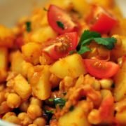 Salade de pommes de terre, pois chiches et tomates- Inde