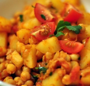 Salade de pommes de terre, pois chiches et tomates- Inde
