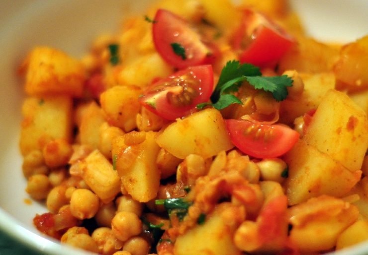 Salade de pommes de terre, pois chiches et tomates- Inde