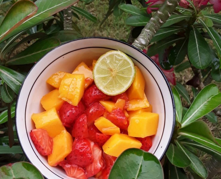 Salade de fraises et de mangues