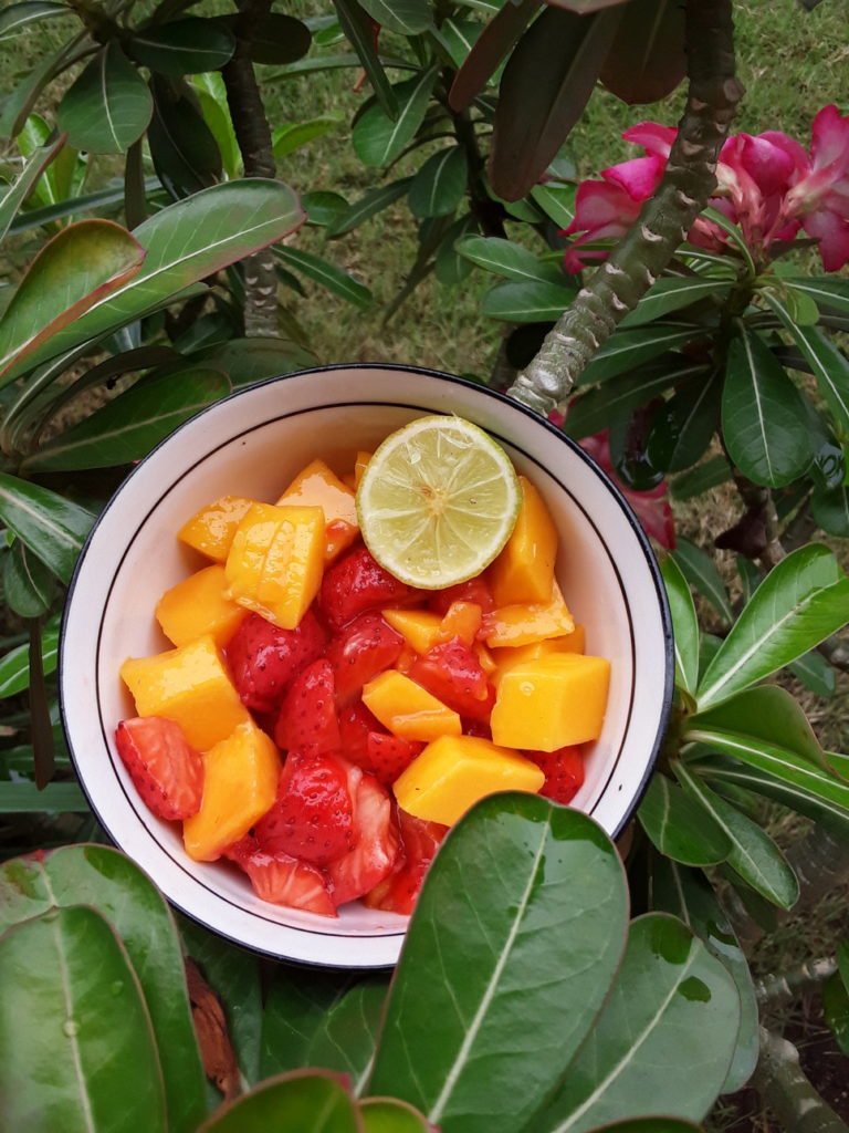 Salade de fraises et de mangues