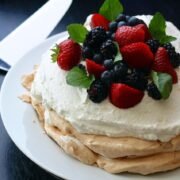 LES MEILLEURS INGREDIENTS POUR UNE RECETTE DE PAVLOVA RAPIDE ET FACILE A FAIRE A LA MAISON