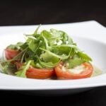Tomate farcie au chaource et lardons